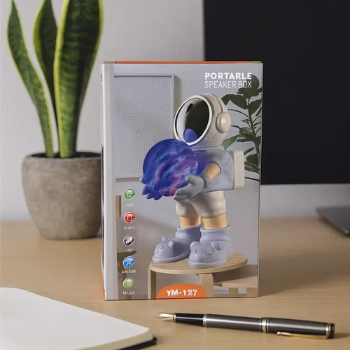 اسپیکر بلوتوثی به همراه نور RGB طرح آدم فضایی کره ماه مدل YM-127